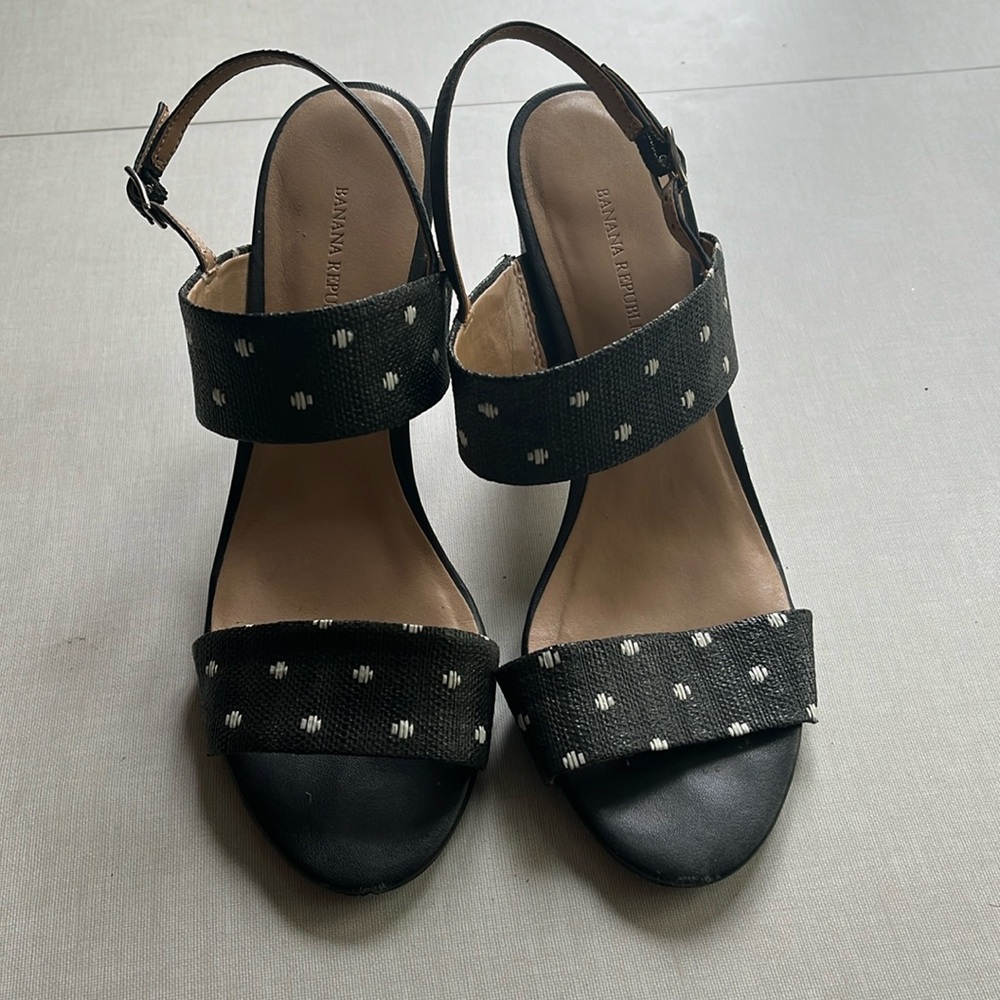 Banana republic black and white polka dot heel